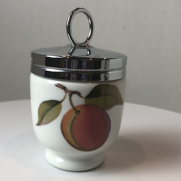 ROYAL WORCESTER “EVESHAM GOLD” PORCELAIN EGG CODDLER PEACH and BERRIES, ENGLAND - Picture 4 of 6